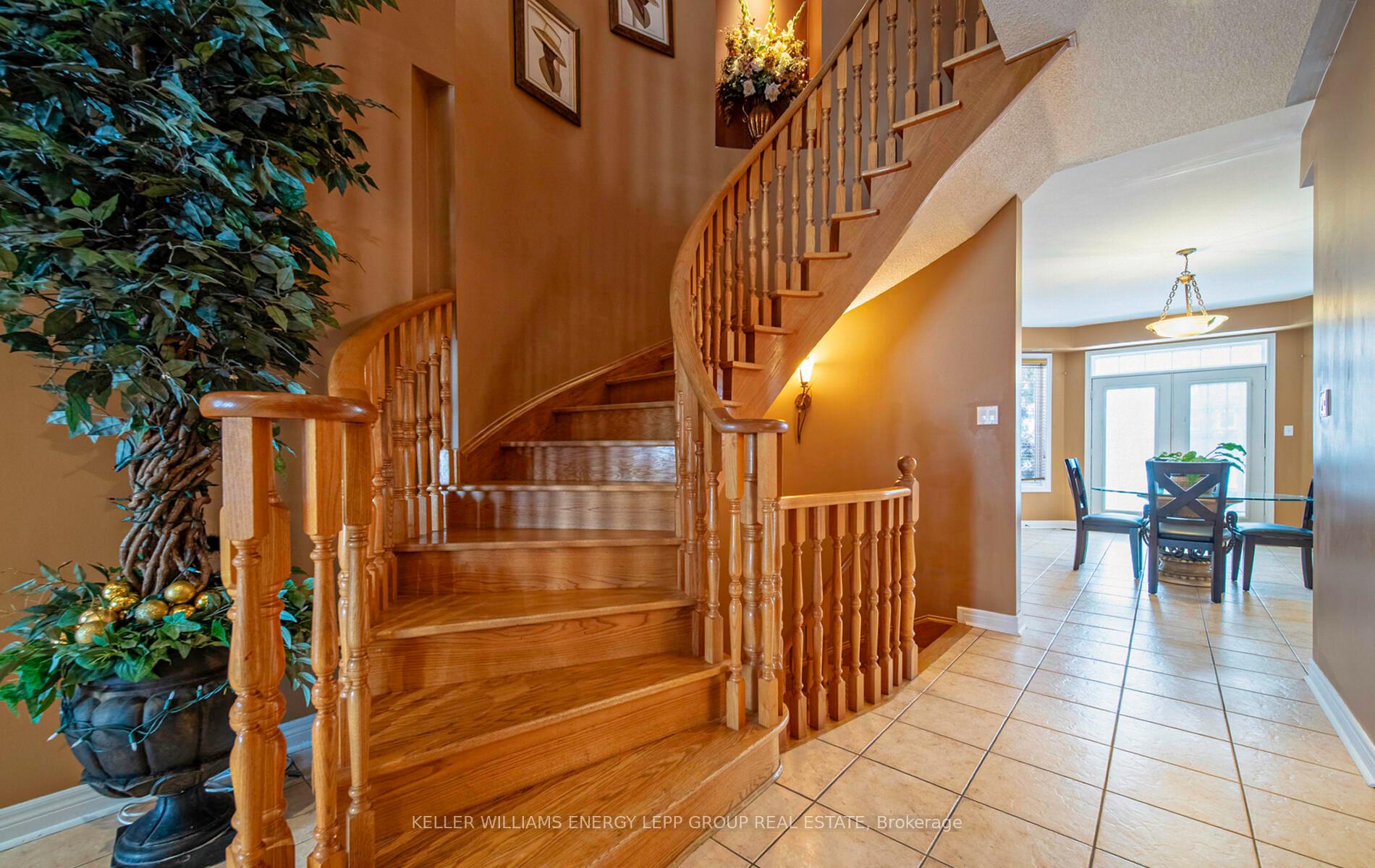 Photo 13 of 35 Vineyard Avenue, Whitby, Williamsburg — HOMEH