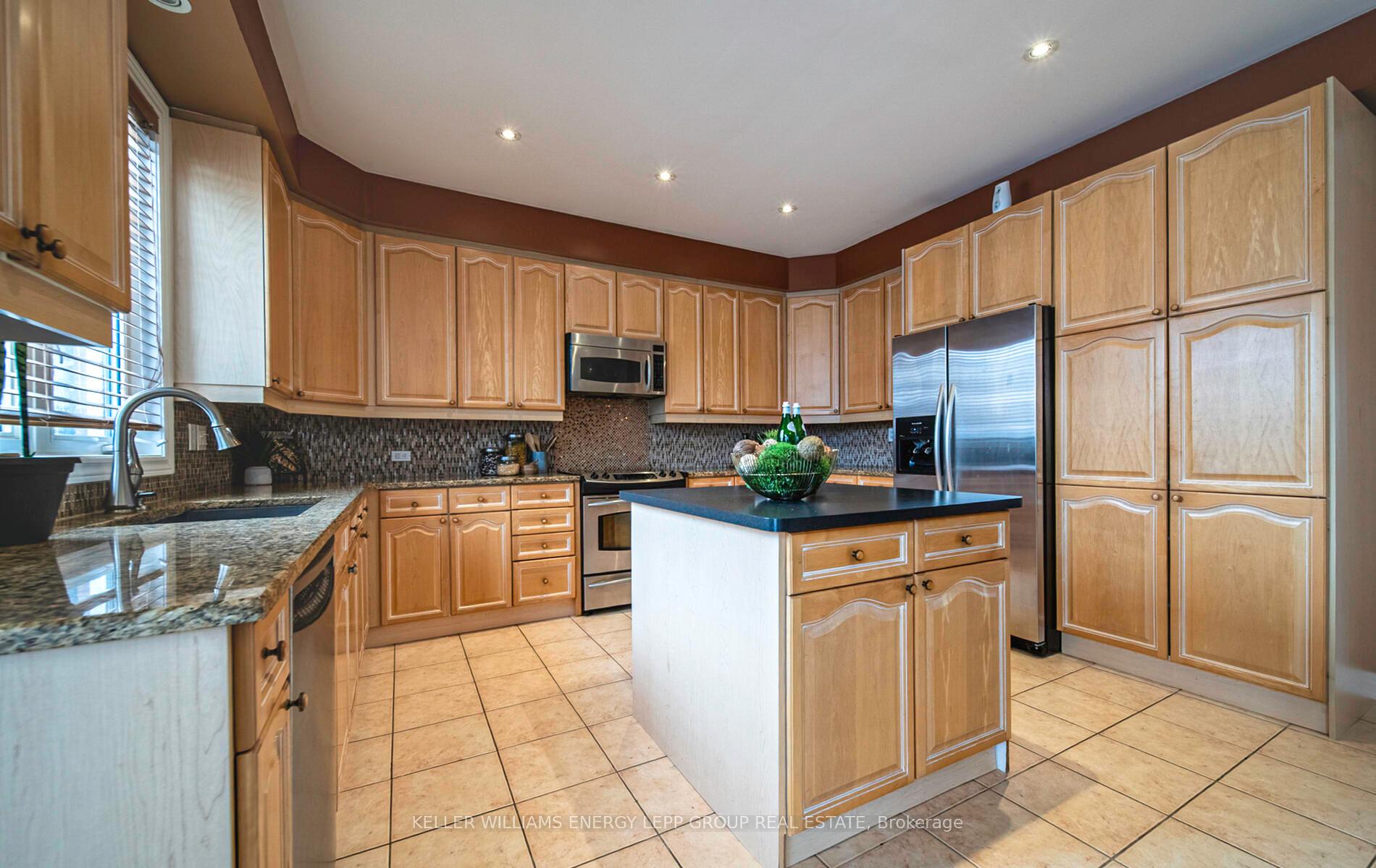 Photo 16 of 35 Vineyard Avenue, Whitby, Williamsburg — HOMEH