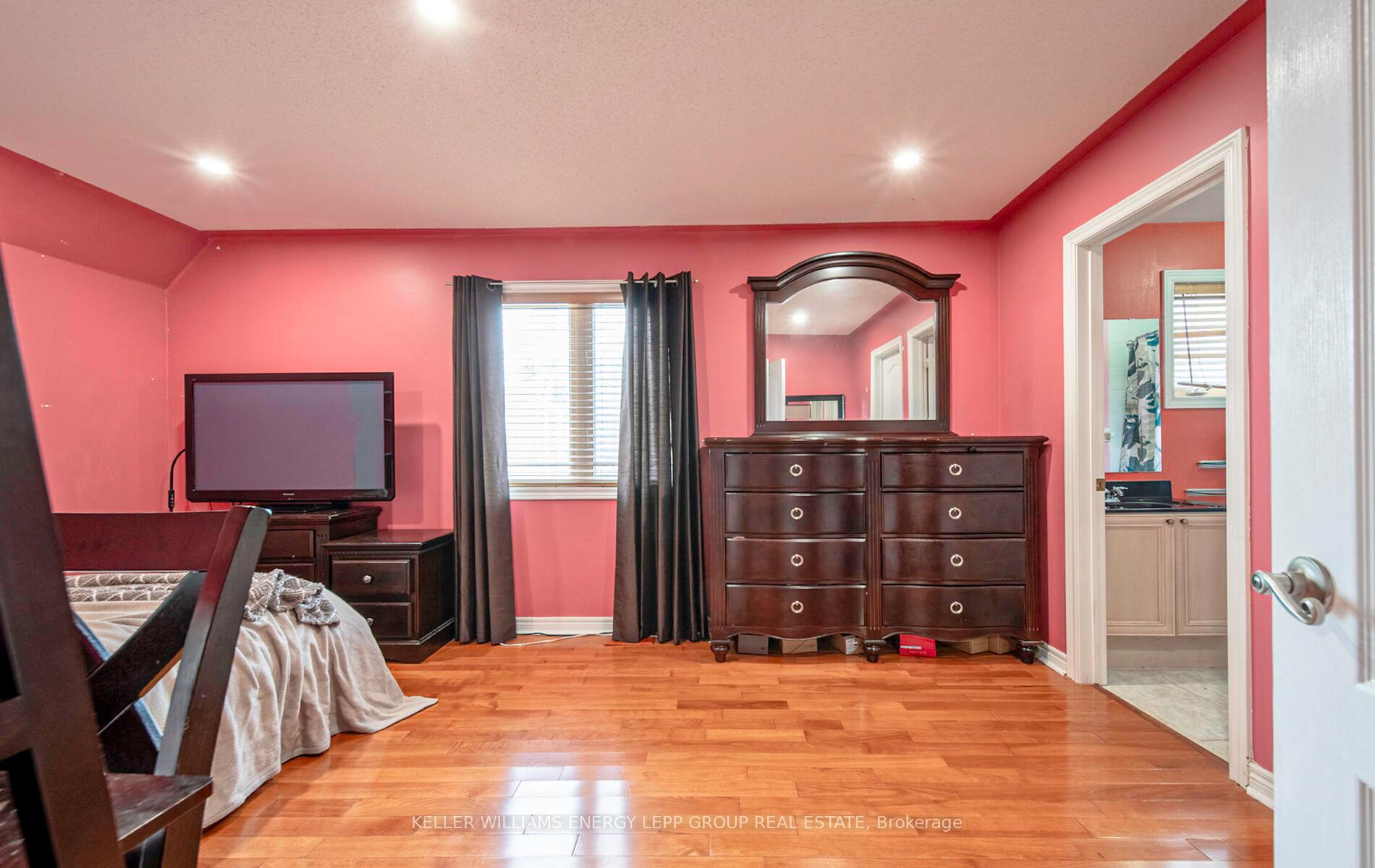 Photo 34 of 35 Vineyard Avenue, Whitby, Williamsburg — HOMEH