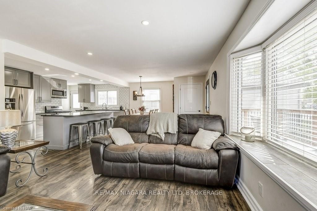 Photo 18 of 303 Riverside Drive, Welland, Broadway — HOMEH
