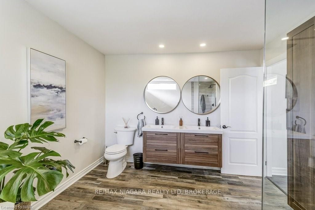 Photo 24 of 303 Riverside Drive, Welland, Broadway — HOMEH