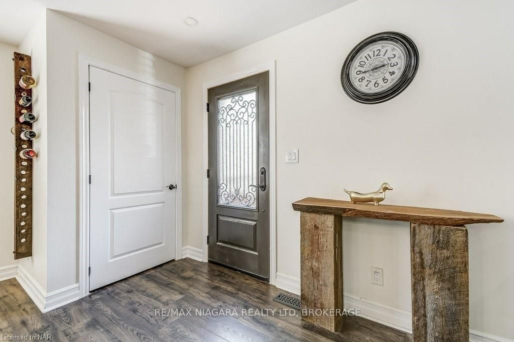 Photo 7 of 303 Riverside Drive, Welland, Broadway — HOMEH