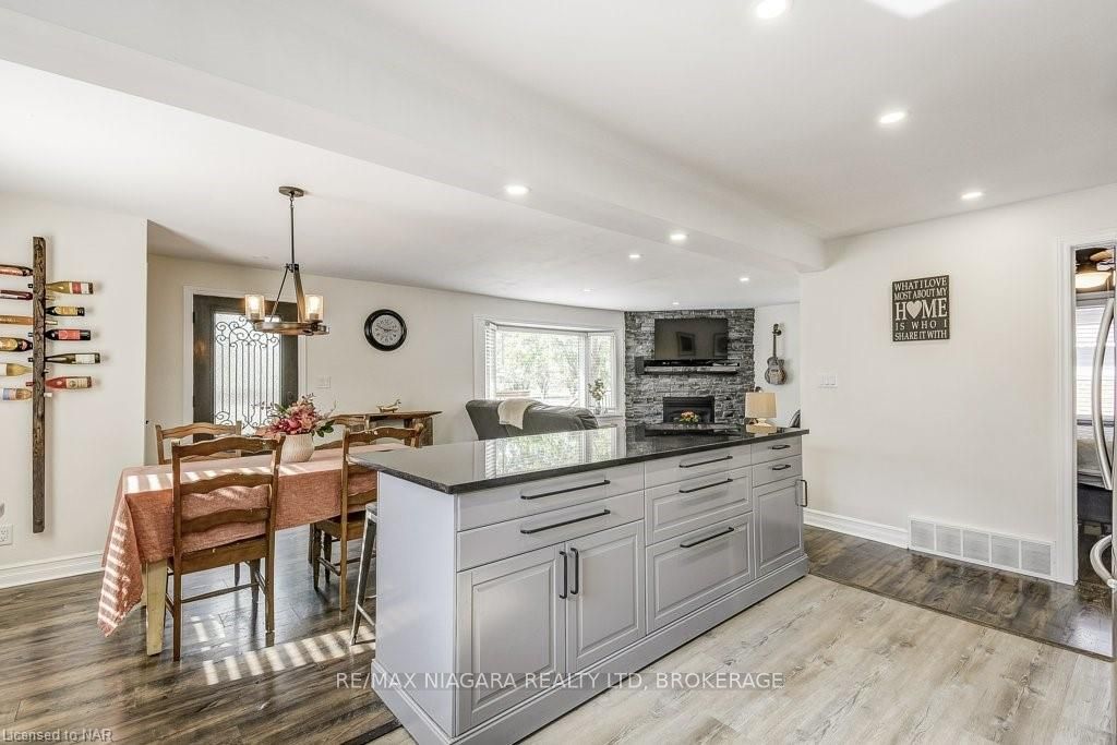 Photo 15 of 303 Riverside Drive, Welland, Broadway — HOMEH