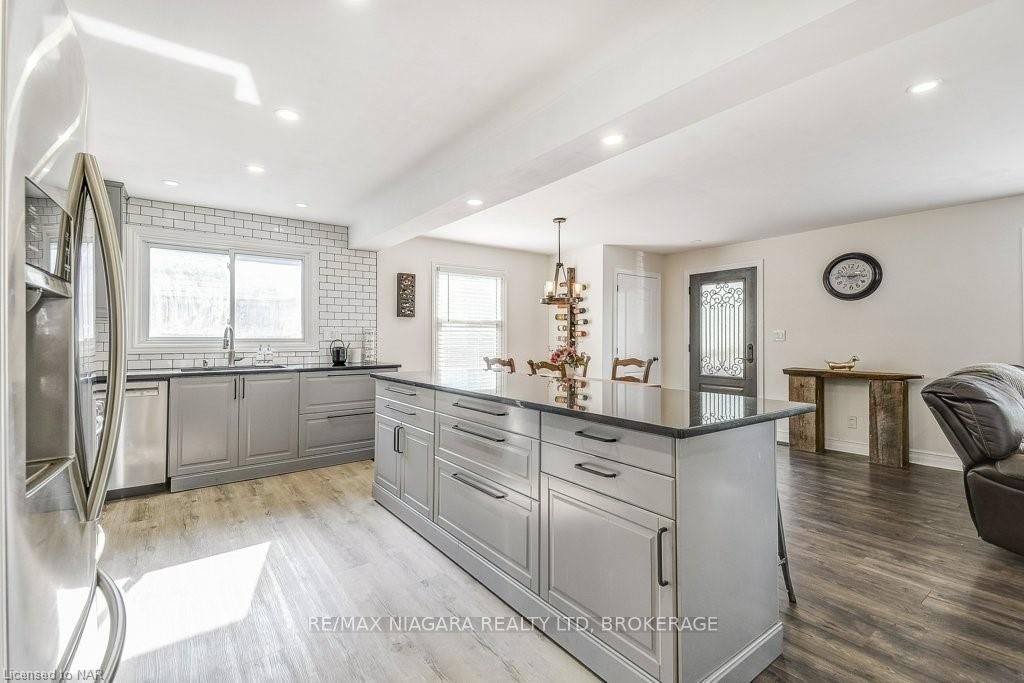 Photo 13 of 303 Riverside Drive, Welland, Broadway — HOMEH
