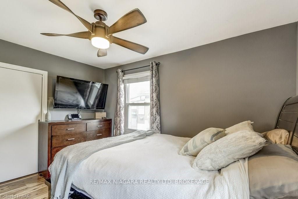 Photo 22 of 303 Riverside Drive, Welland, Broadway — HOMEH
