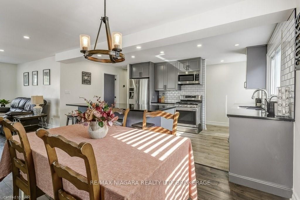 Photo 11 of 303 Riverside Drive, Welland, Broadway — HOMEH