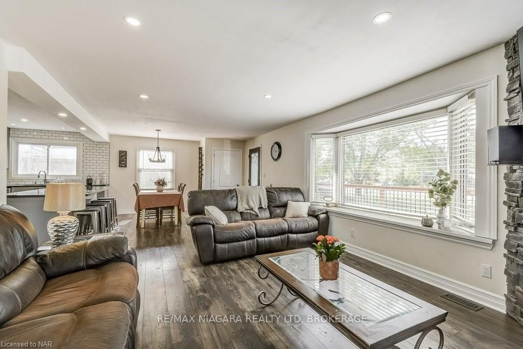 Photo 17 of 303 Riverside Drive, Welland, Broadway — HOMEH