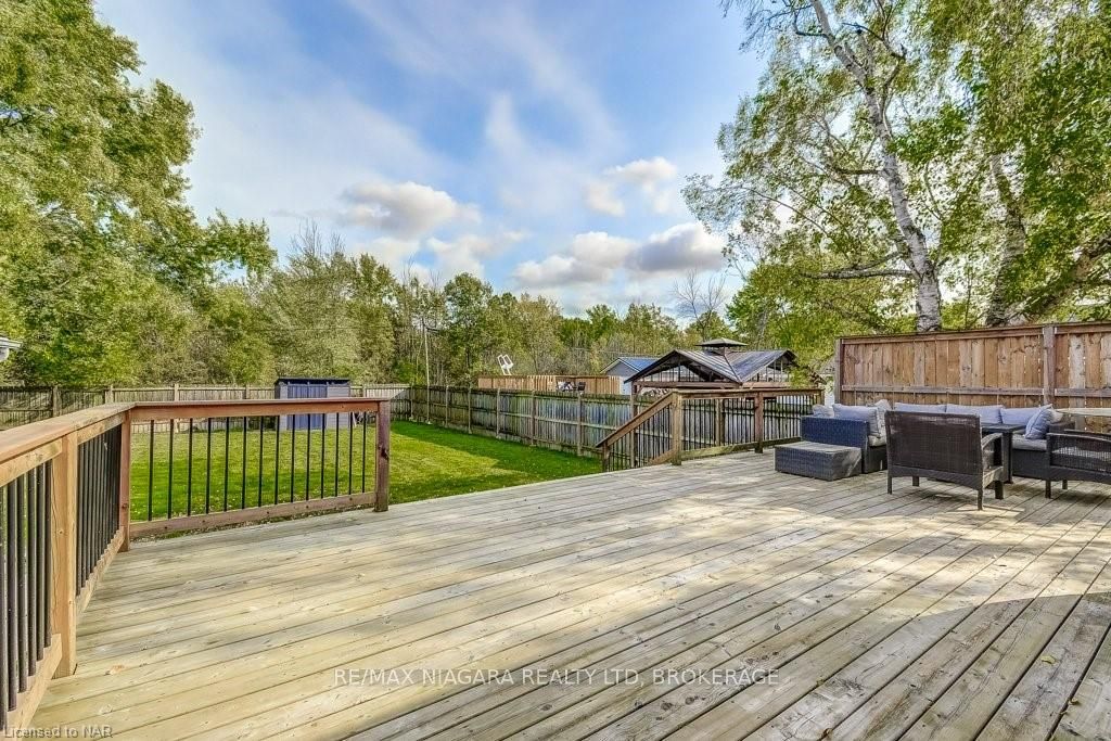 Photo 31 of 303 Riverside Drive, Welland, Broadway — HOMEH