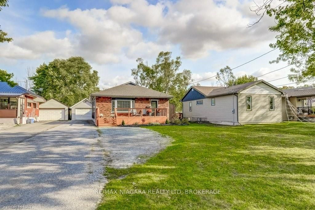 Photo 2 of 303 Riverside Drive, Welland, Broadway — HOMEH