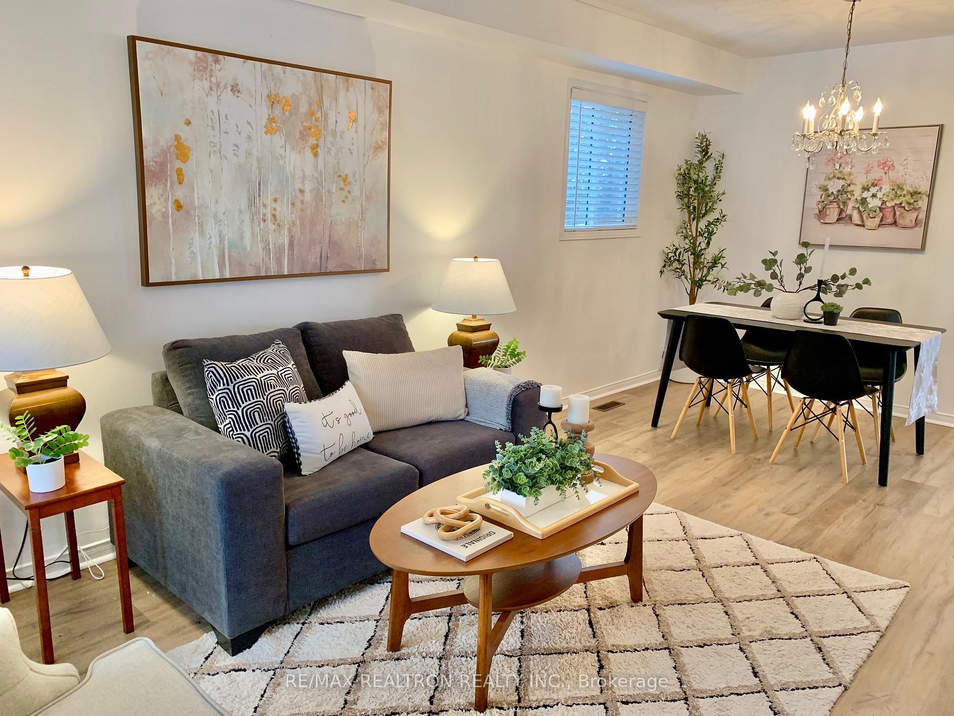 Photo 3 of 18 Harness Ridge Drive, Whitby, Williamsburg — HOMEH