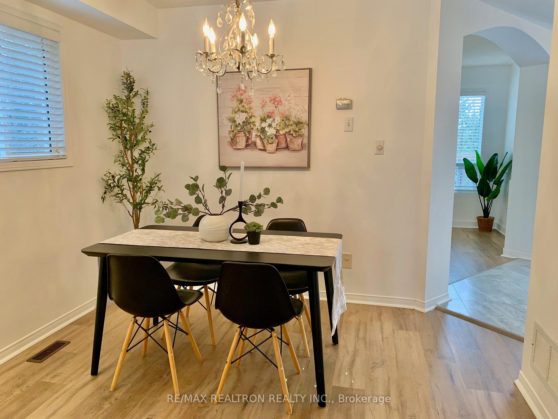 Photo 4 of 18 Harness Ridge Drive, Whitby, Williamsburg — HOMEH