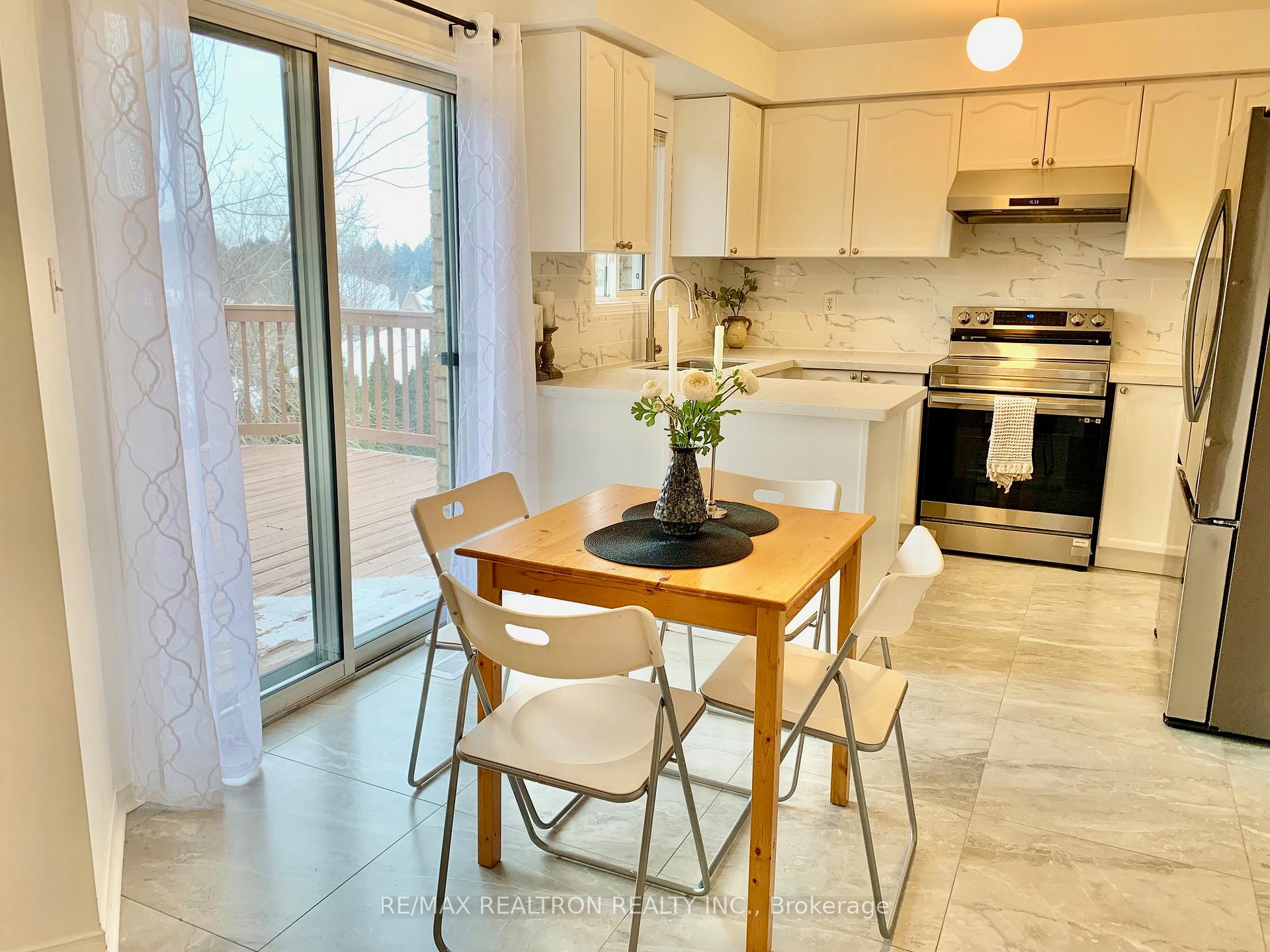 Photo 9 of 18 Harness Ridge Drive, Whitby, Williamsburg — HOMEH