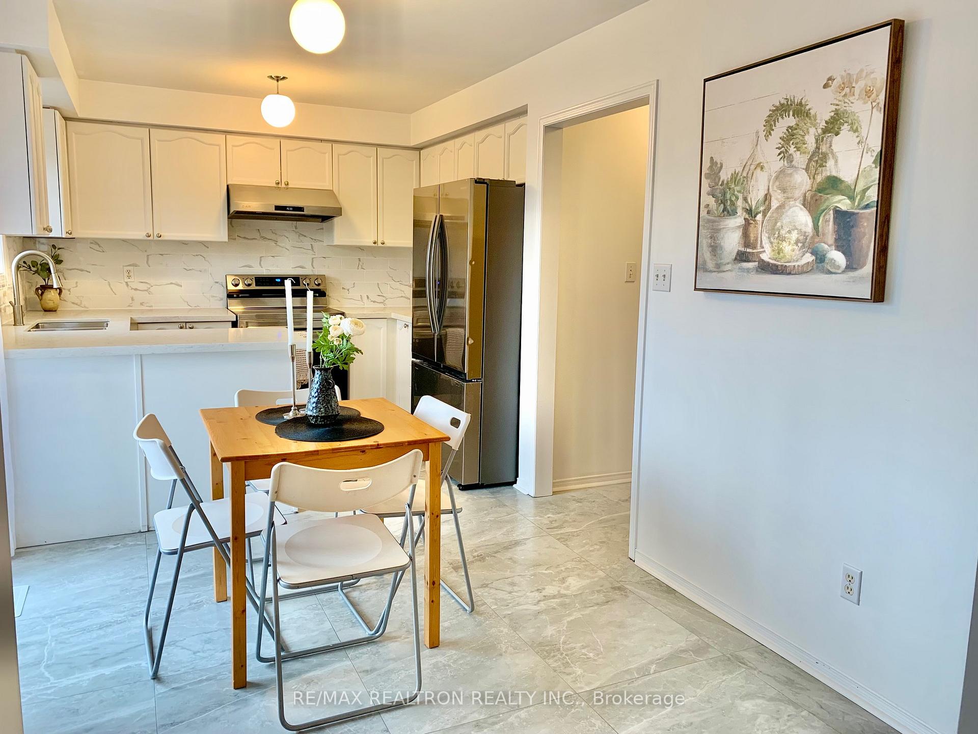 Photo 10 of 18 Harness Ridge Drive, Whitby, Williamsburg — HOMEH
