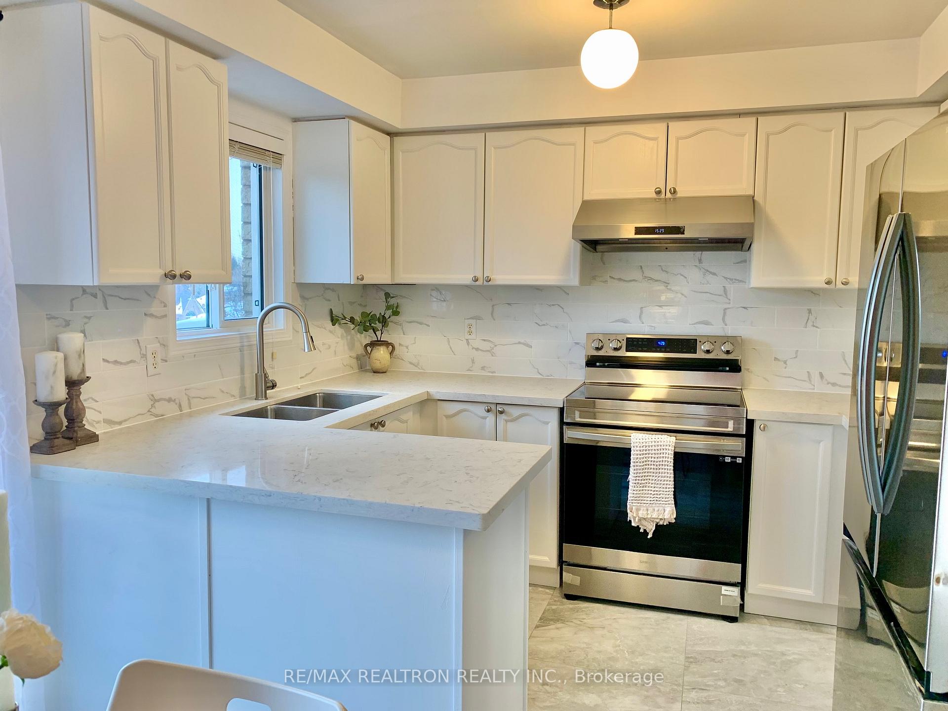 Photo 11 of 18 Harness Ridge Drive, Whitby, Williamsburg — HOMEH