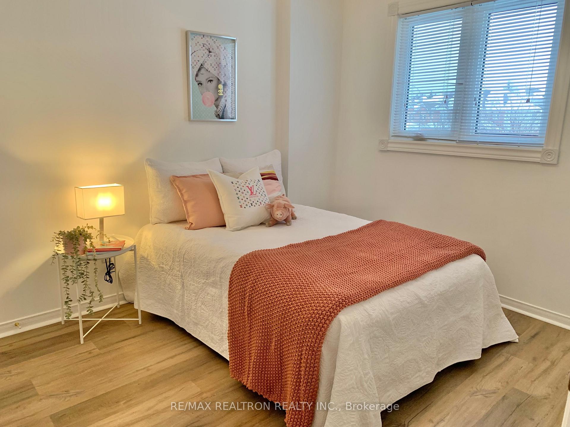 Photo 20 of 18 Harness Ridge Drive, Whitby, Williamsburg — HOMEH
