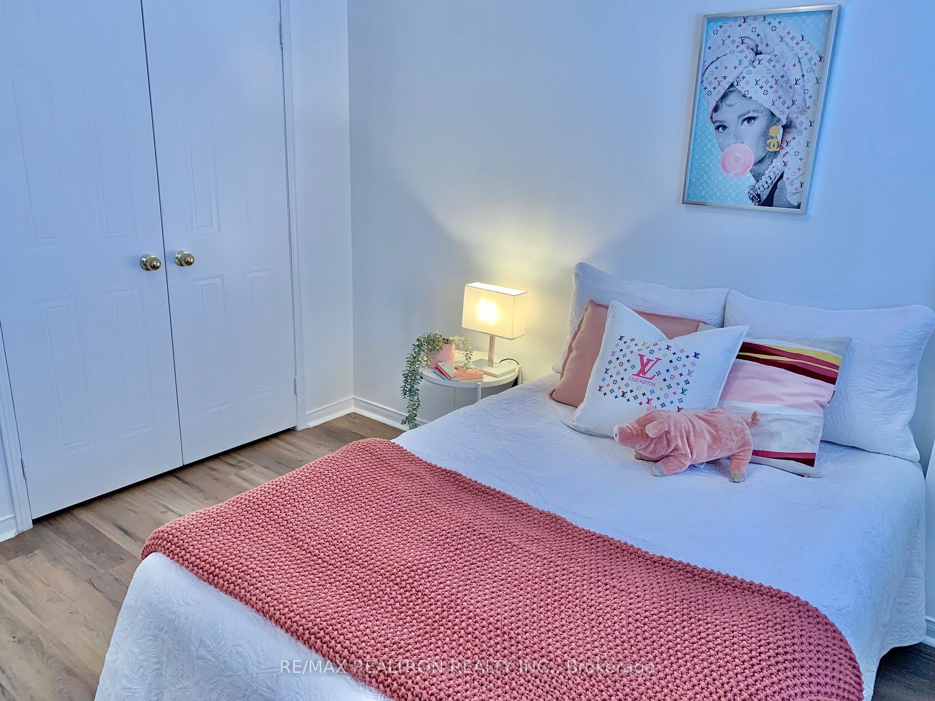 Photo 21 of 18 Harness Ridge Drive, Whitby, Williamsburg — HOMEH