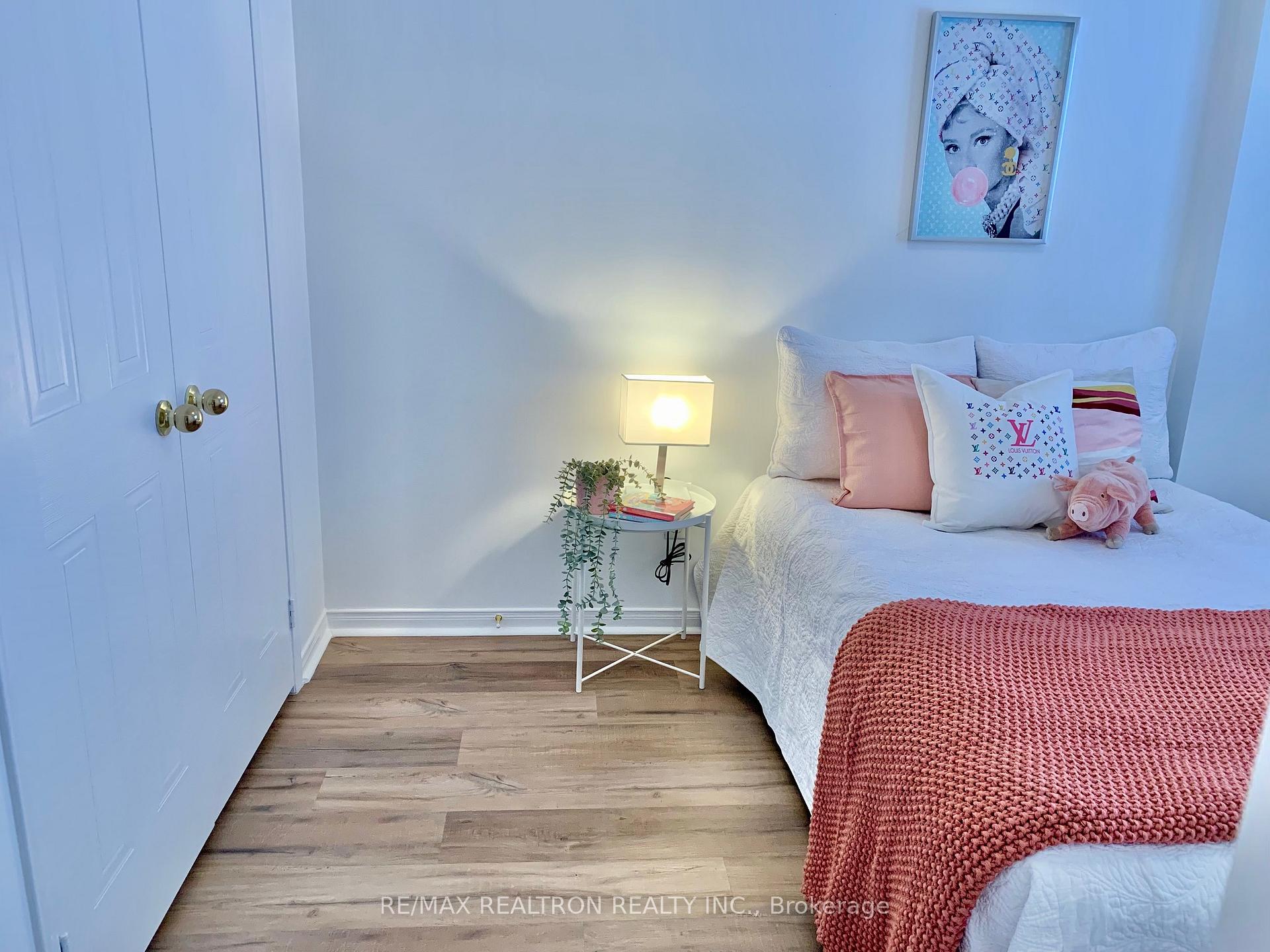 Photo 22 of 18 Harness Ridge Drive, Whitby, Williamsburg — HOMEH