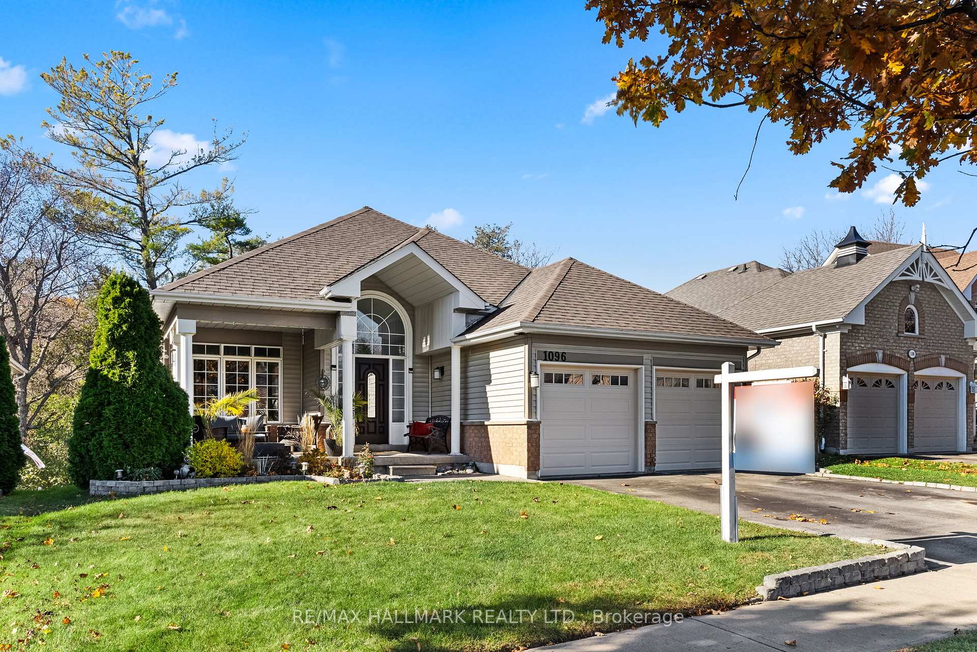 Photo 4 of 1096 Ridgemount Boulevard, Oshawa, Pinecrest — HOMEH