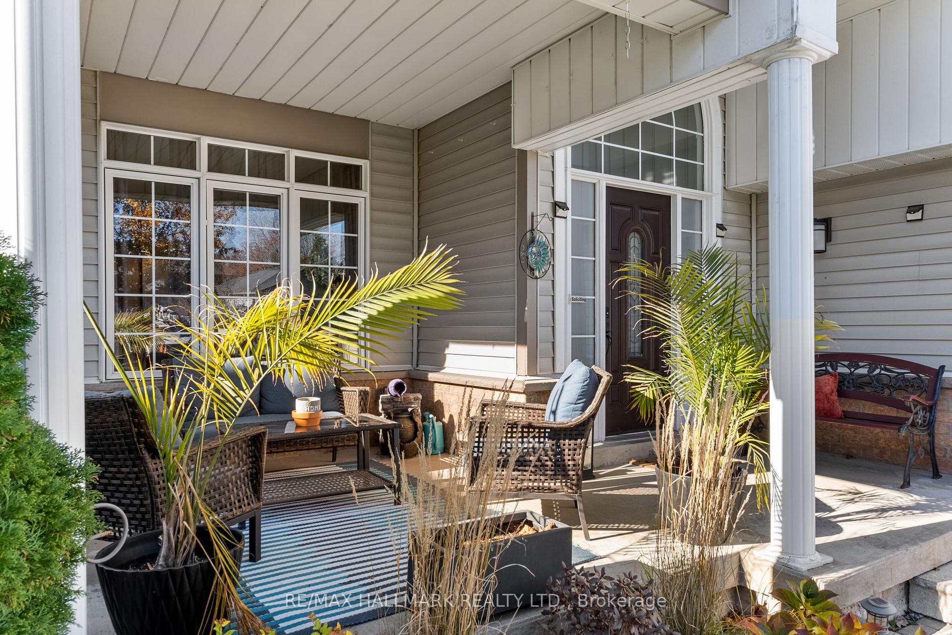 Photo 5 of 1096 Ridgemount Boulevard, Oshawa, Pinecrest — HOMEH
