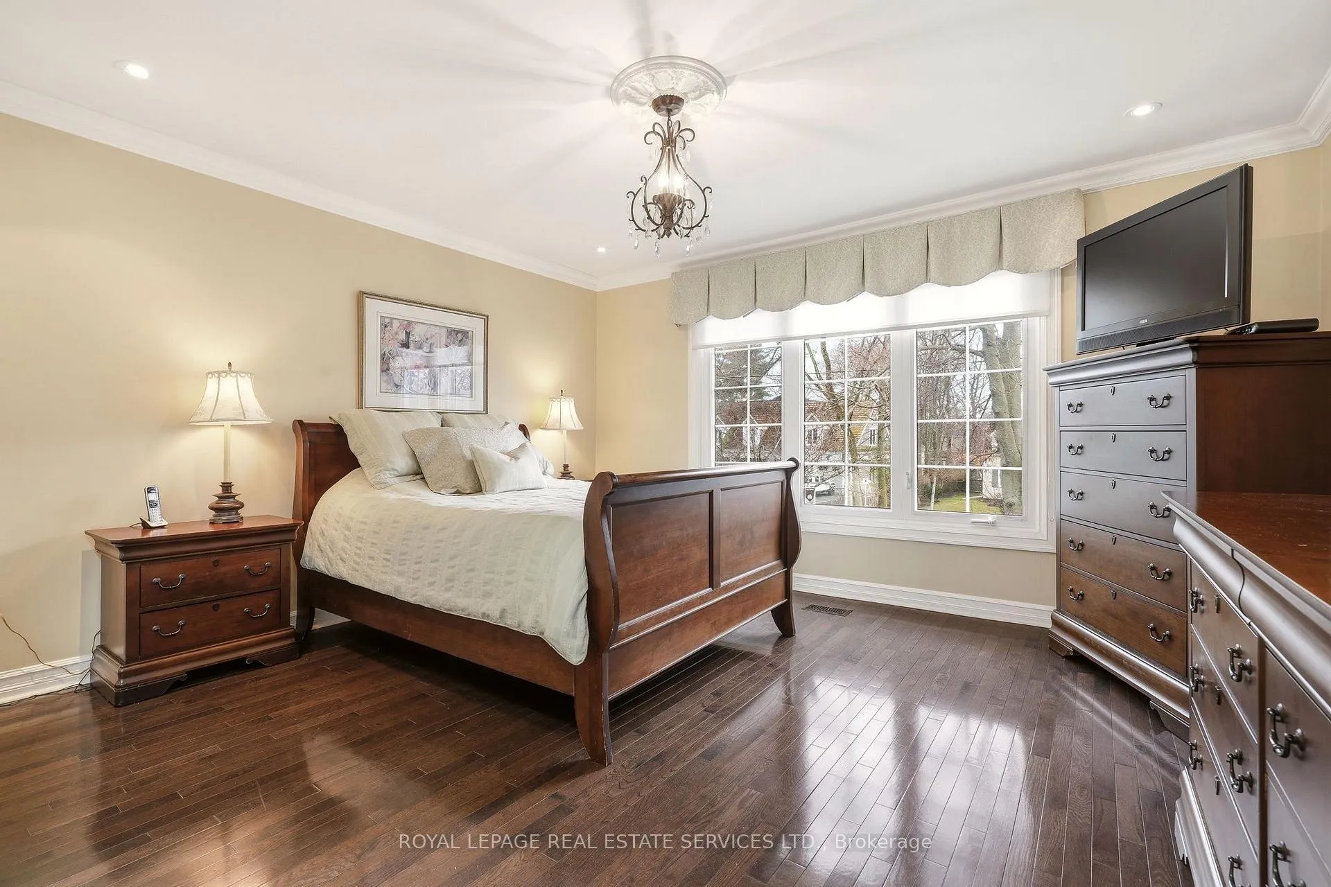 Photo 22 of 347 Douglas Avenue, Oakville, Old Oakville — HOMEH