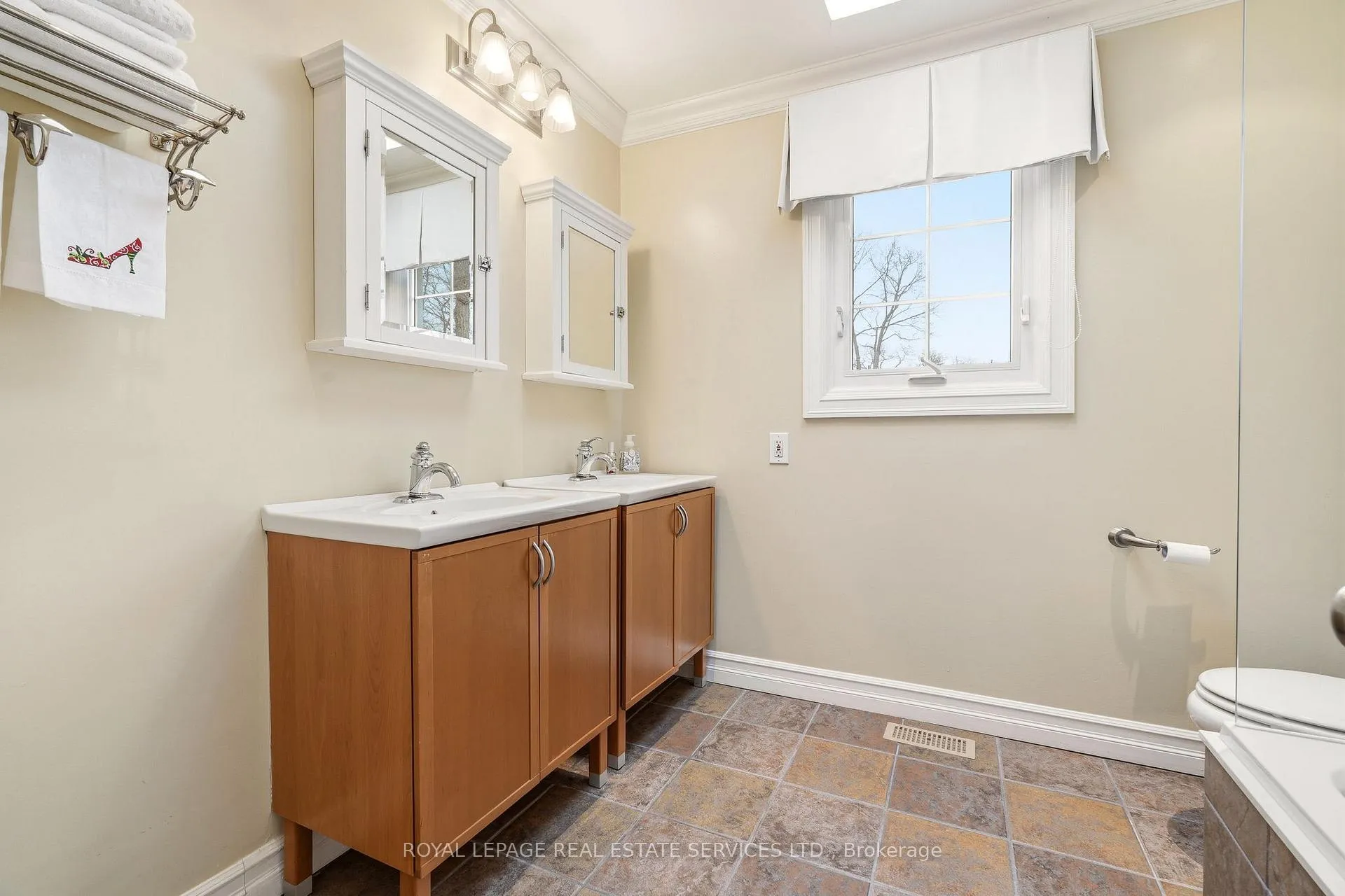 Photo 32 of 347 Douglas Avenue, Oakville, Old Oakville — HOMEH