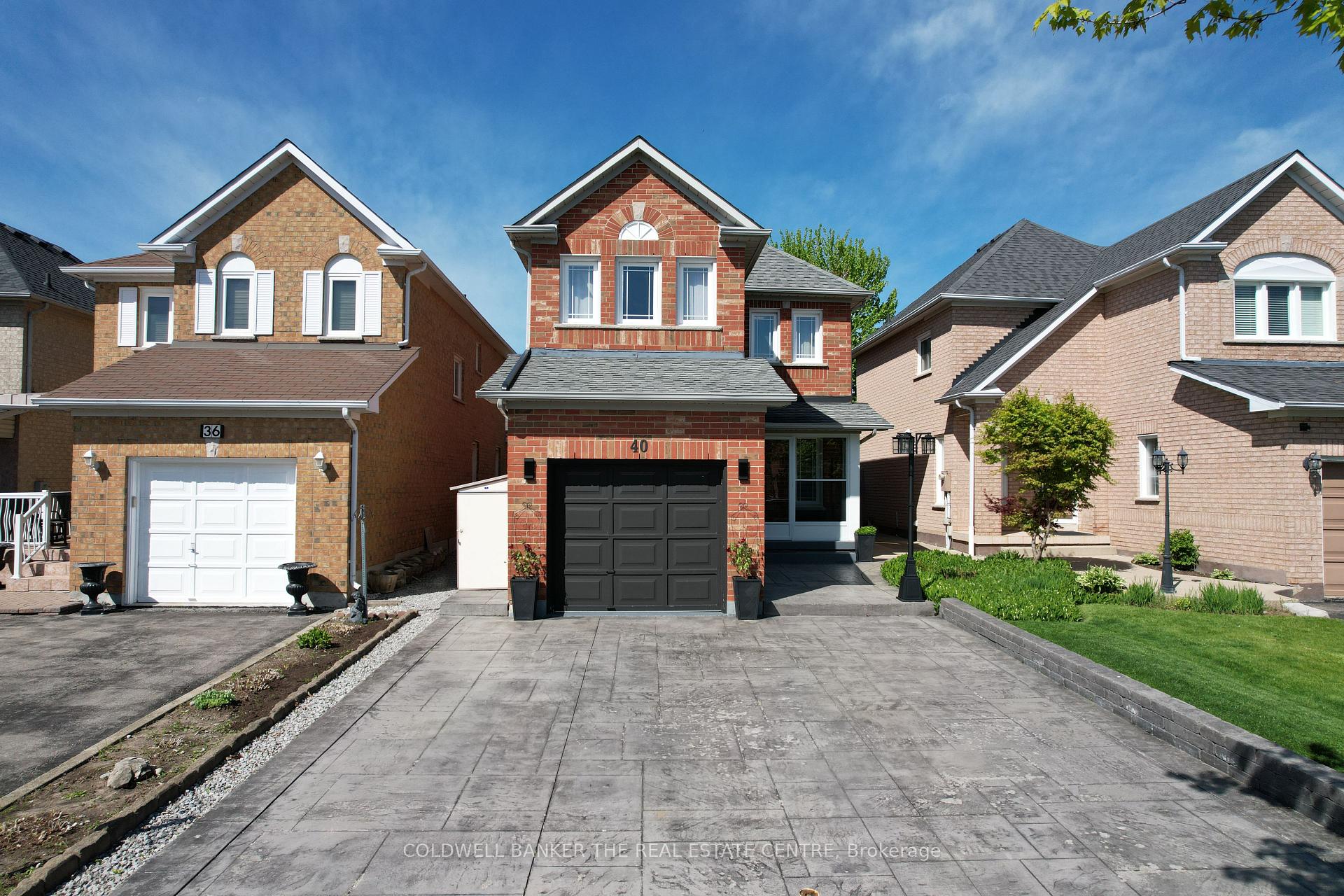Photo 1 of 40 Whitefaulds Road, Vaughan, Maple — HOMEH