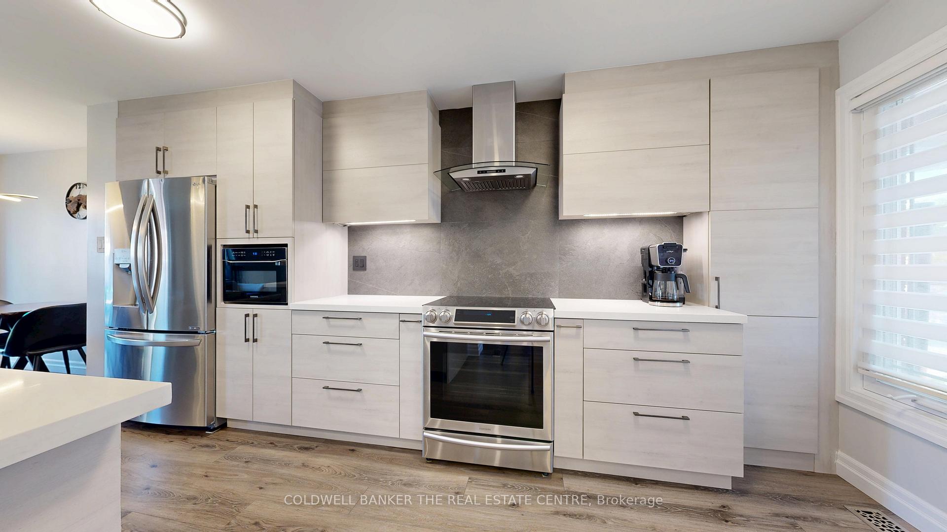 Photo 6 of 40 Whitefaulds Road, Vaughan, Maple — HOMEH