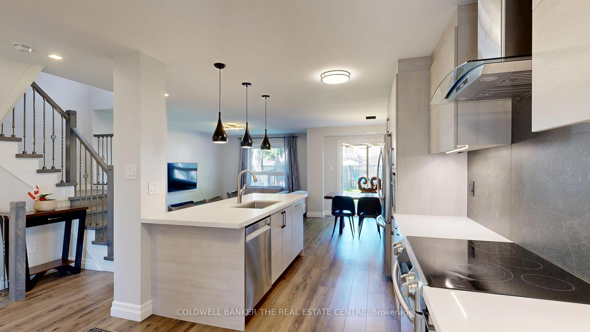 Photo 8 of 40 Whitefaulds Road, Vaughan, Maple — HOMEH