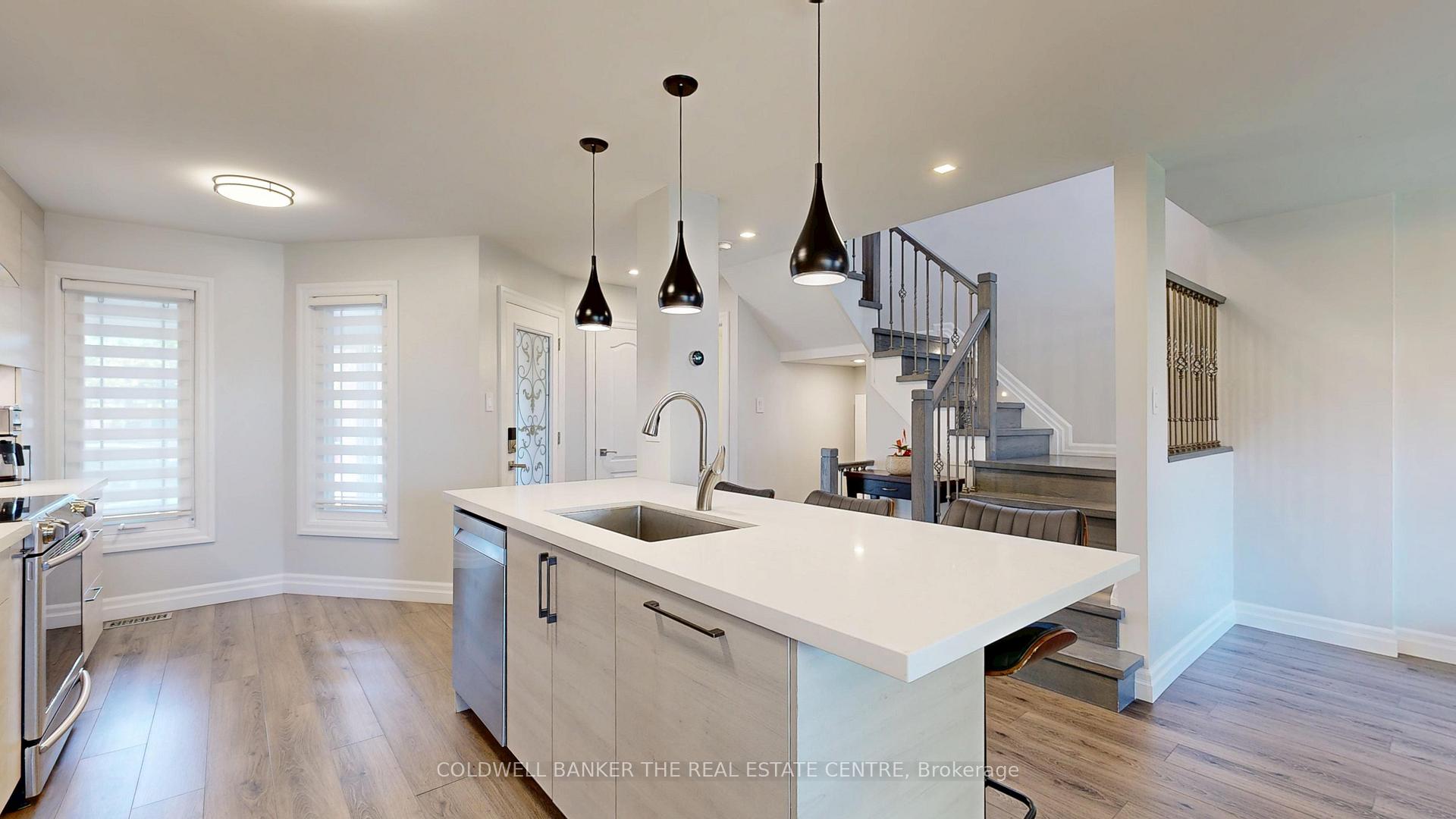 Photo 9 of 40 Whitefaulds Road, Vaughan, Maple — HOMEH
