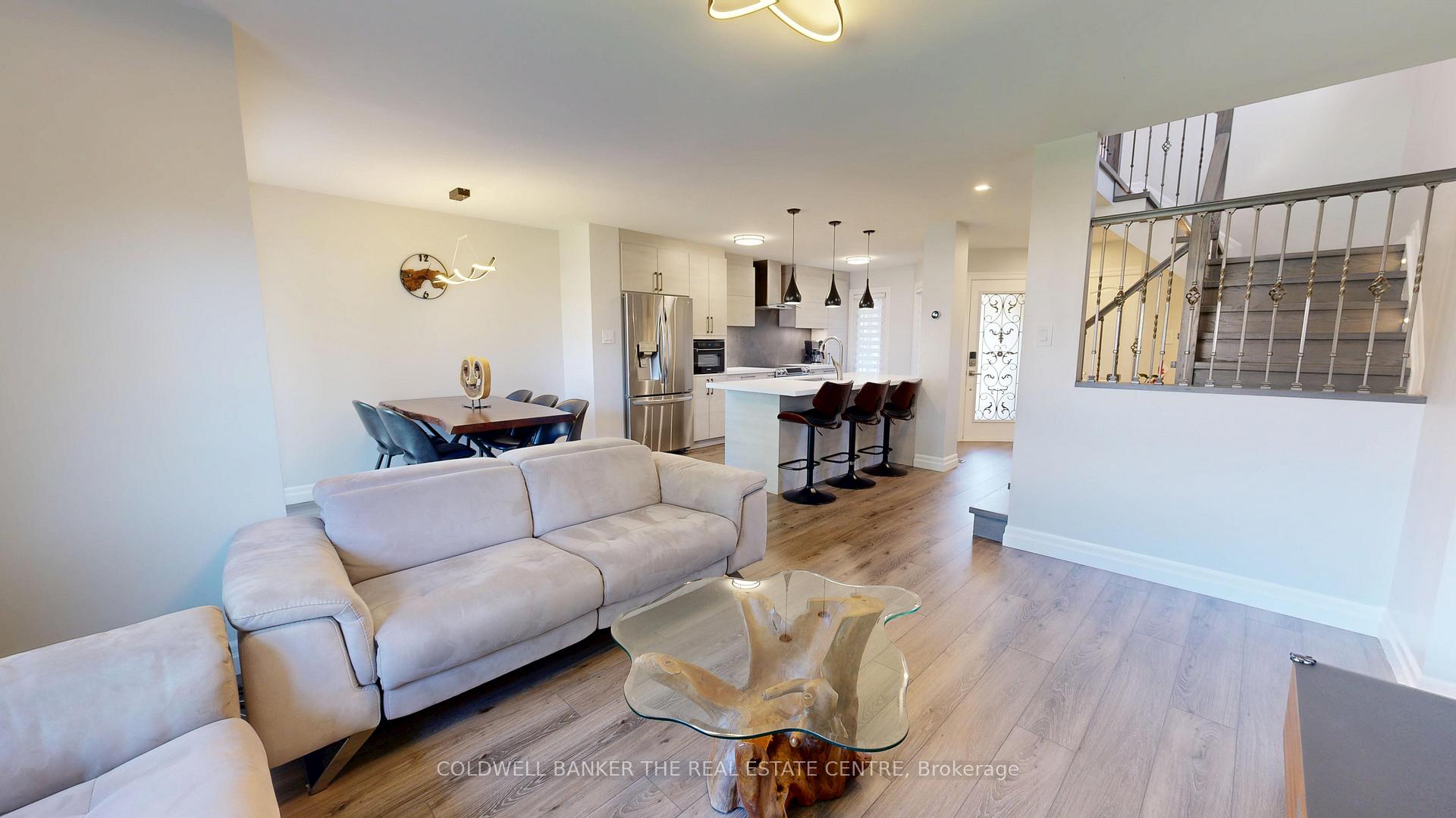 Photo 11 of 40 Whitefaulds Road, Vaughan, Maple — HOMEH