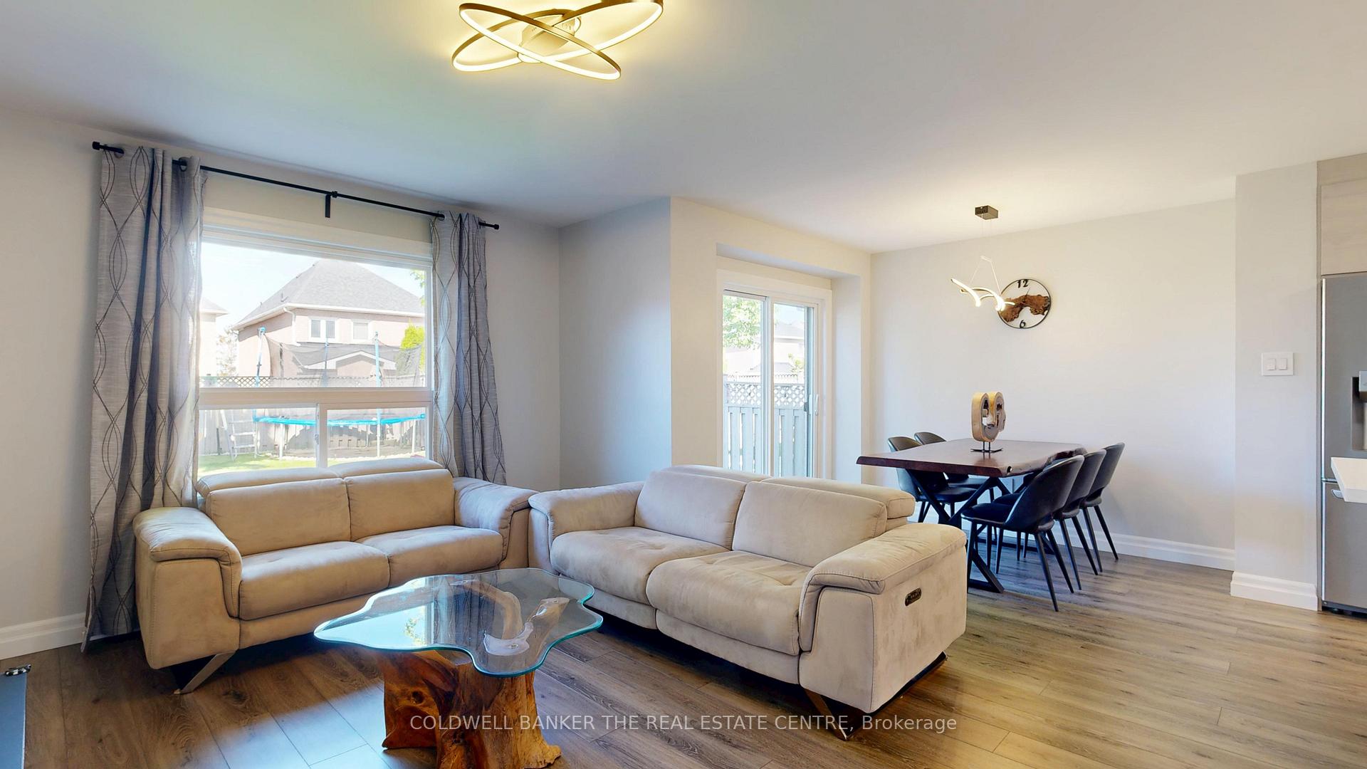 Photo 12 of 40 Whitefaulds Road, Vaughan, Maple — HOMEH