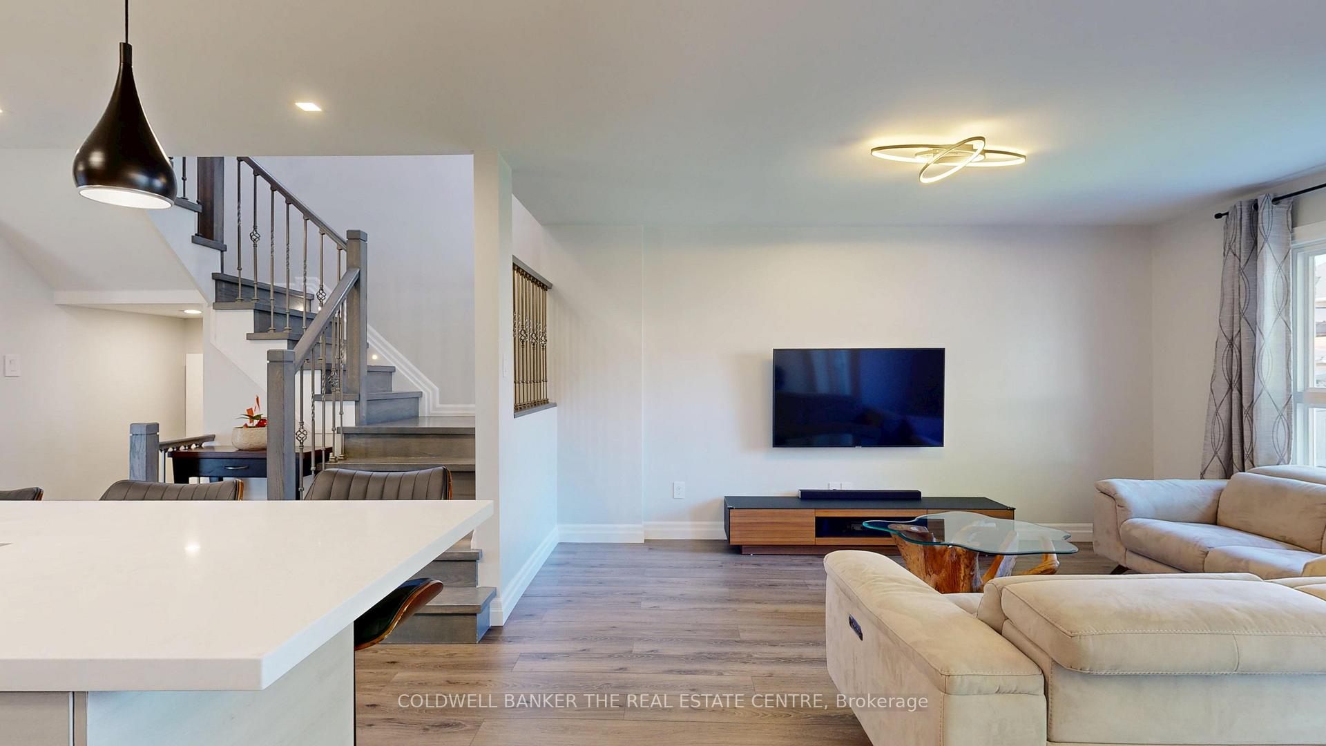 Photo 13 of 40 Whitefaulds Road, Vaughan, Maple — HOMEH