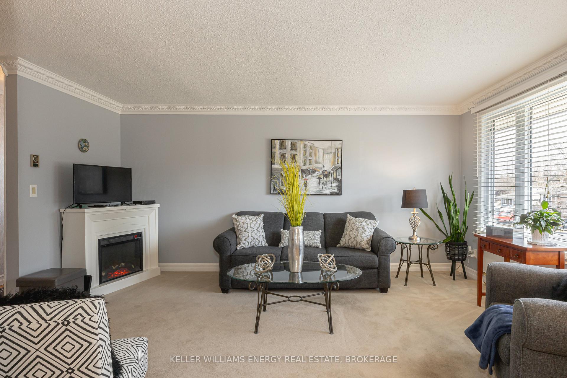 Photo 4 of 528 Annandale Street, Oshawa, Donevan — HOMEH