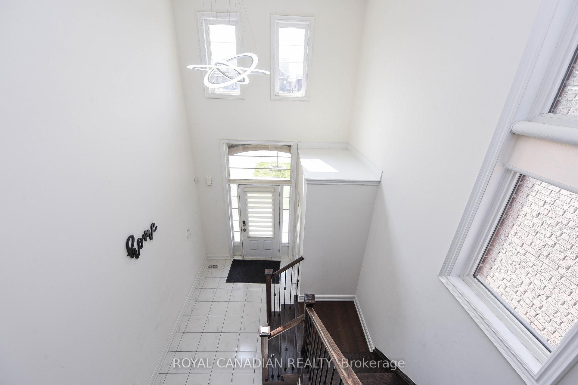 Photo 3 of Unit Upper, 8 Prairie Creek Crescent, Brampton, Bram West — HOMEH