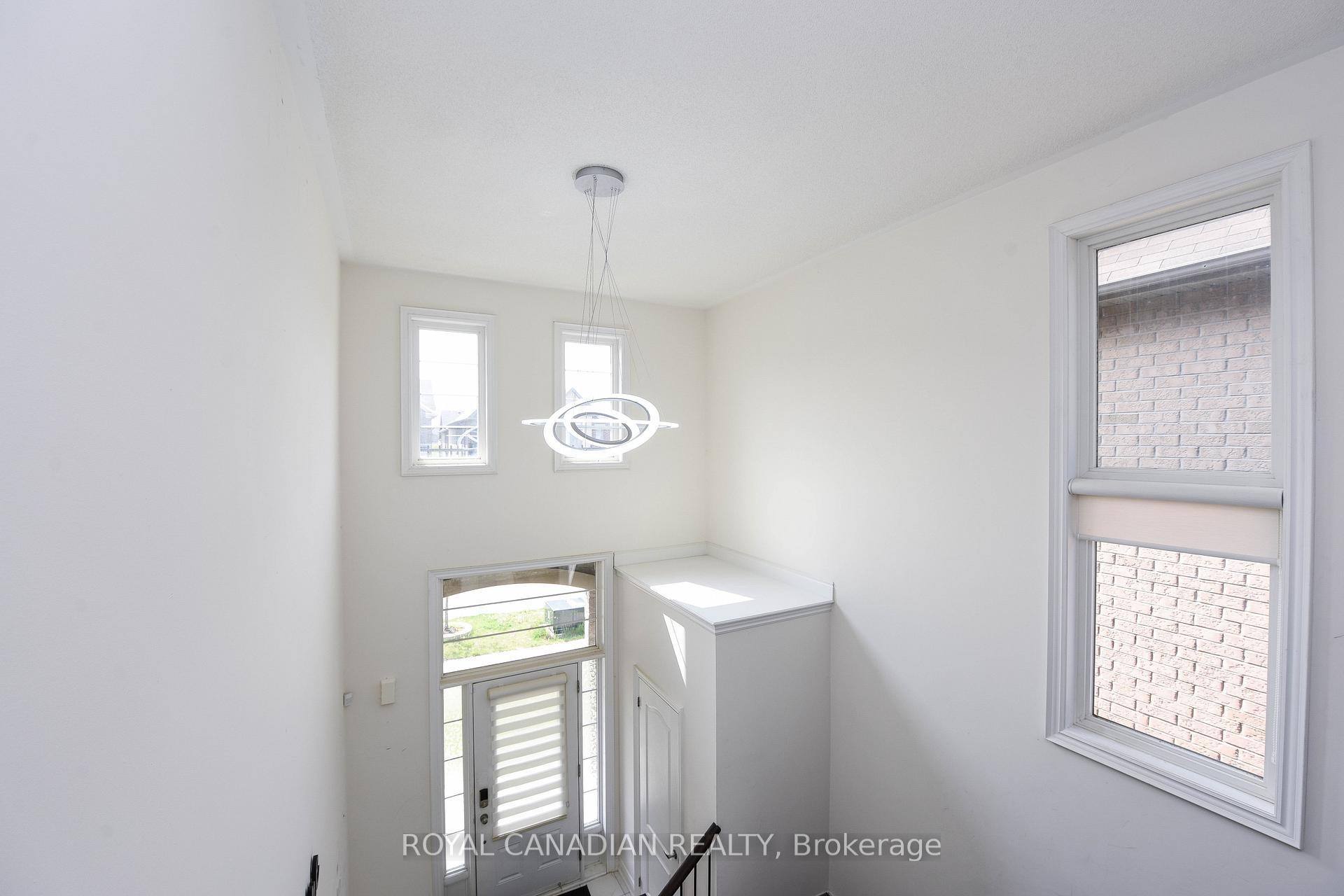 Photo 4 of Unit Upper, 8 Prairie Creek Crescent, Brampton, Bram West — HOMEH