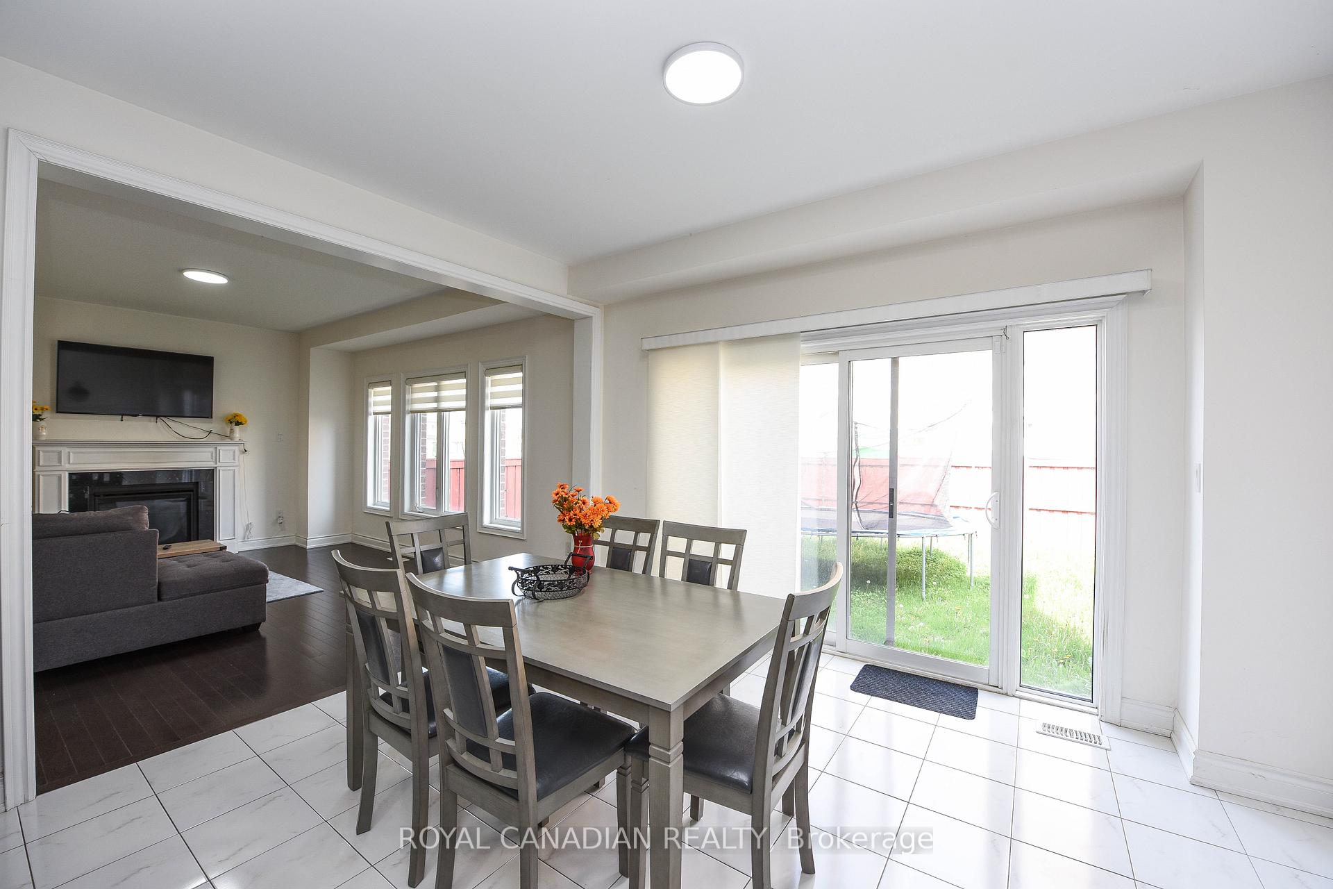 Photo 12 of Unit Upper, 8 Prairie Creek Crescent, Brampton, Bram West — HOMEH