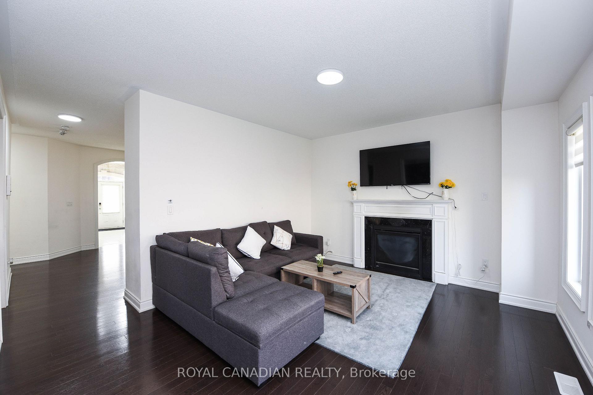 Photo 13 of Unit Upper, 8 Prairie Creek Crescent, Brampton, Bram West — HOMEH