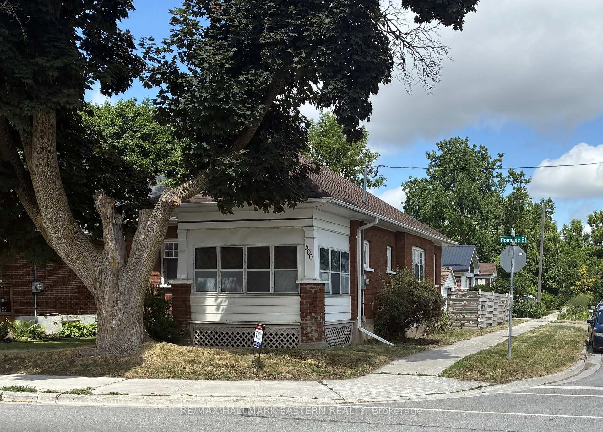 Front of 500 Romaine Street