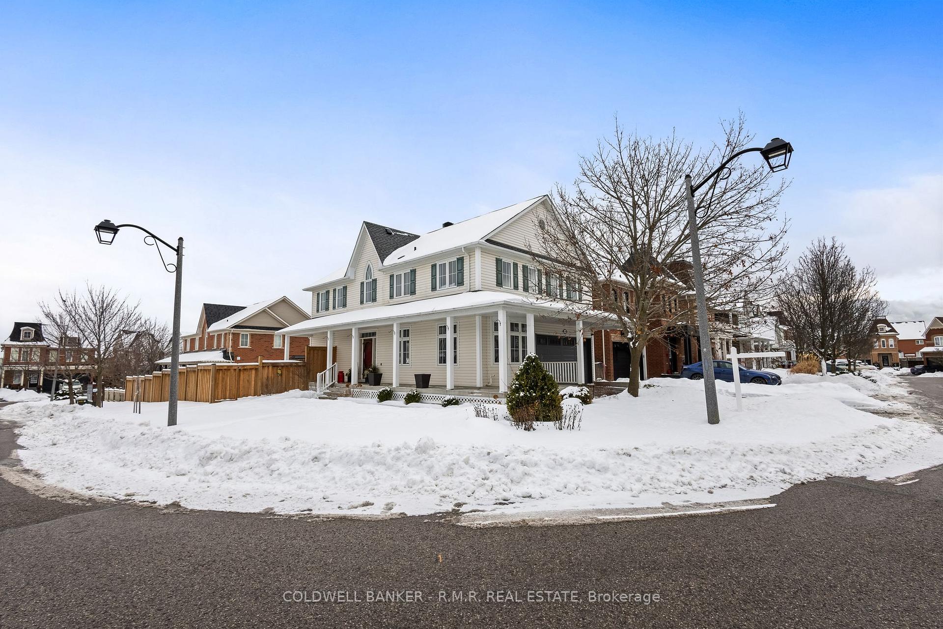 Photo 3 of 34 Eastgate Circle, Whitby, Brooklin — HOMEH