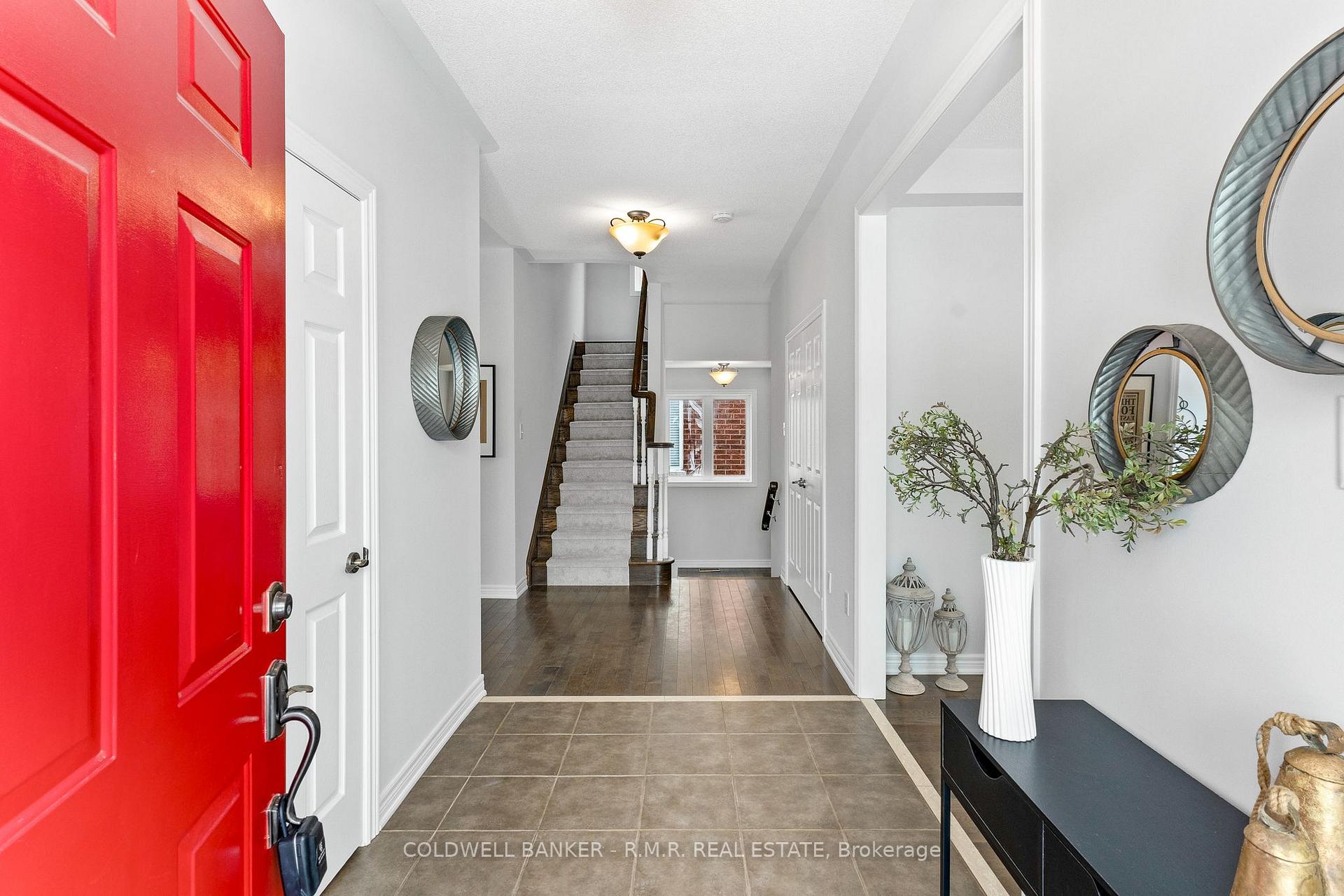 Photo 4 of 34 Eastgate Circle, Whitby, Brooklin — HOMEH