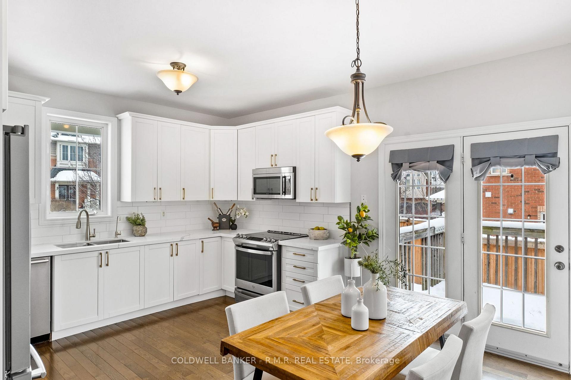 Photo 5 of 34 Eastgate Circle, Whitby, Brooklin — HOMEH