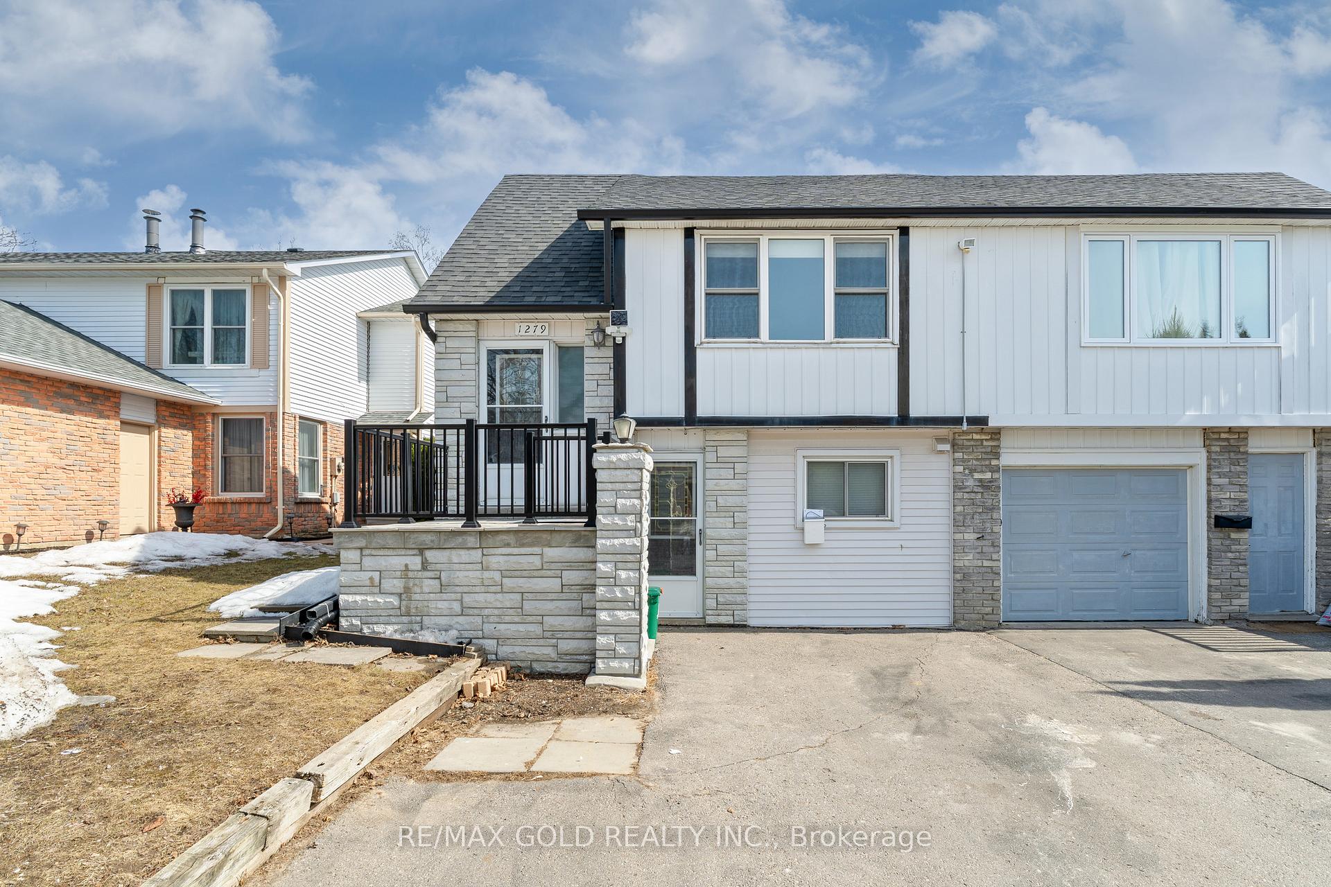Front of 1279 Northmount Street