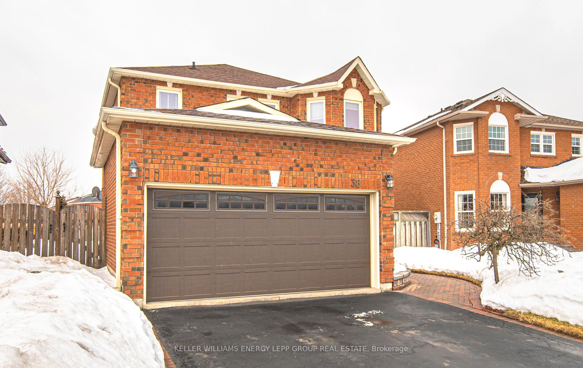 Photo 3 of 38 Fencerow Drive, Whitby, Rolling Acres — HOMEH