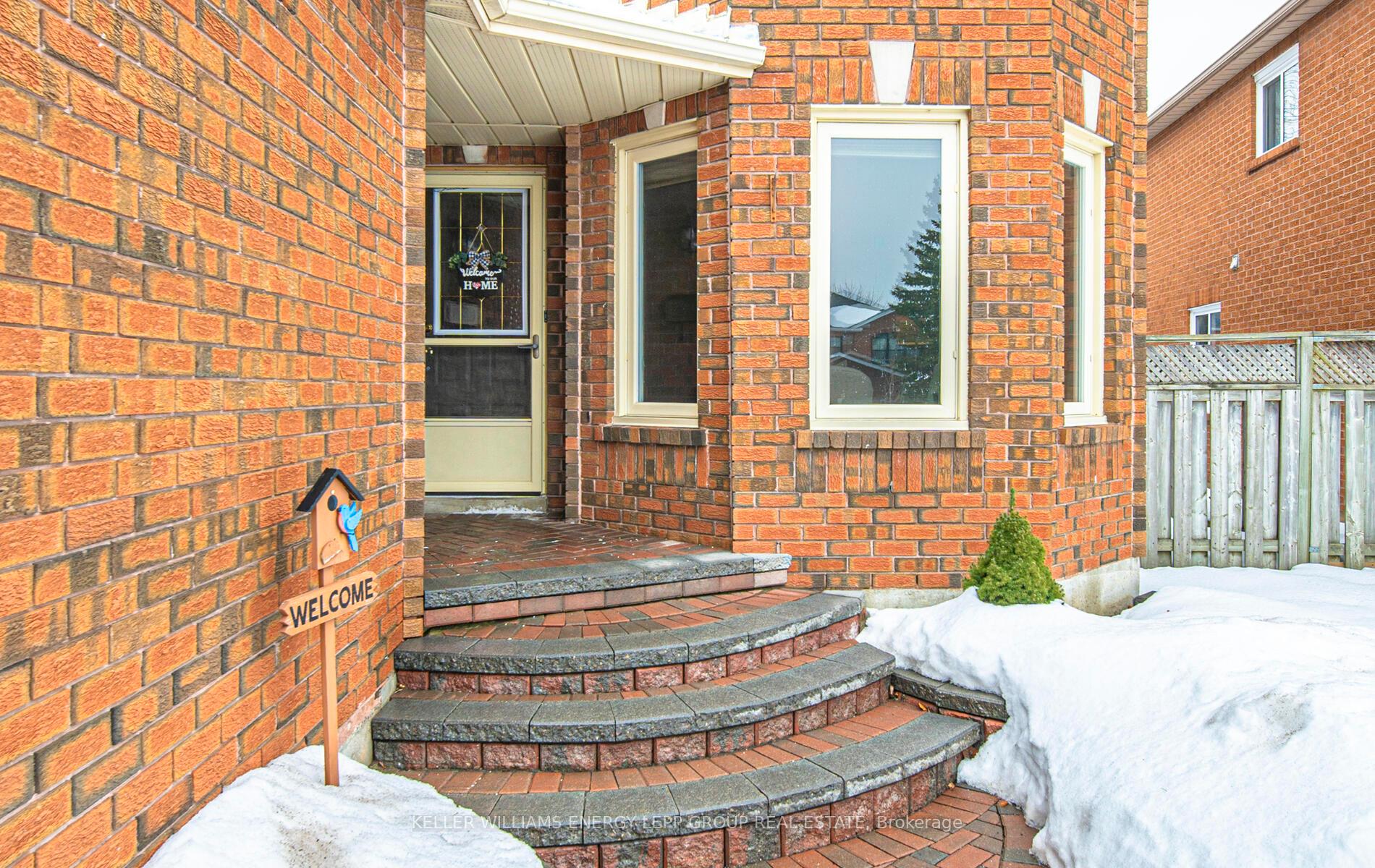 Photo 4 of 38 Fencerow Drive, Whitby, Rolling Acres — HOMEH