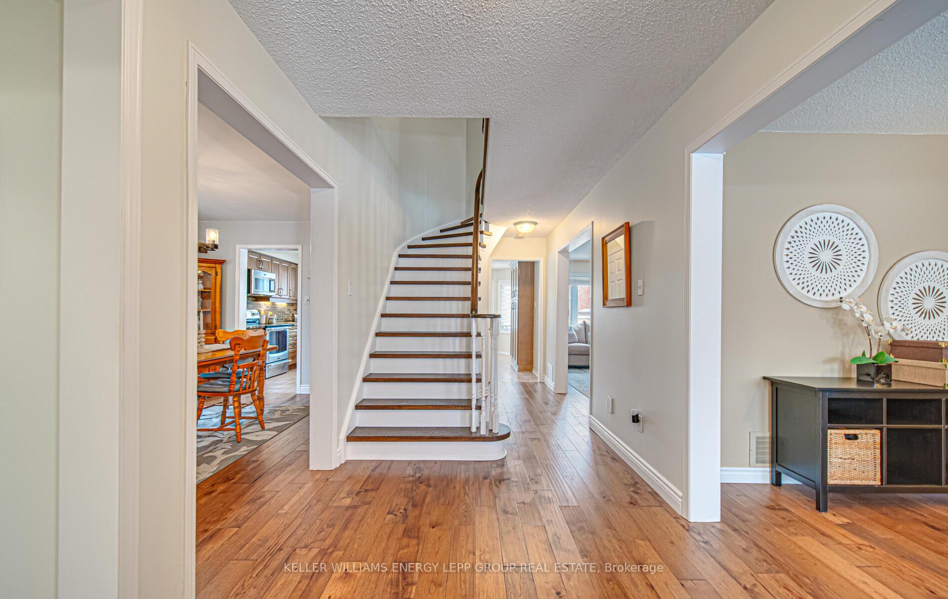 Photo 6 of 38 Fencerow Drive, Whitby, Rolling Acres — HOMEH