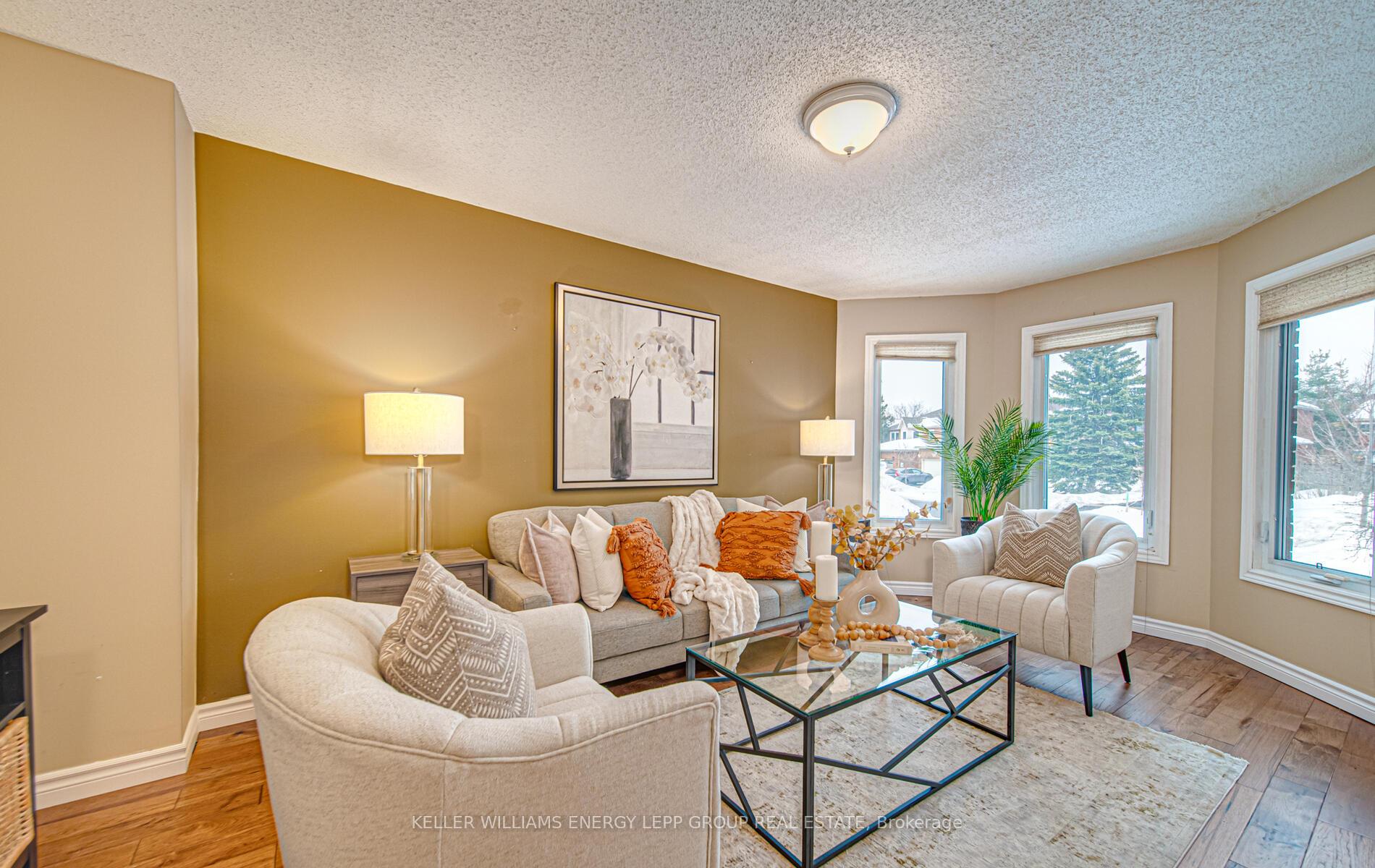 Photo 7 of 38 Fencerow Drive, Whitby, Rolling Acres — HOMEH