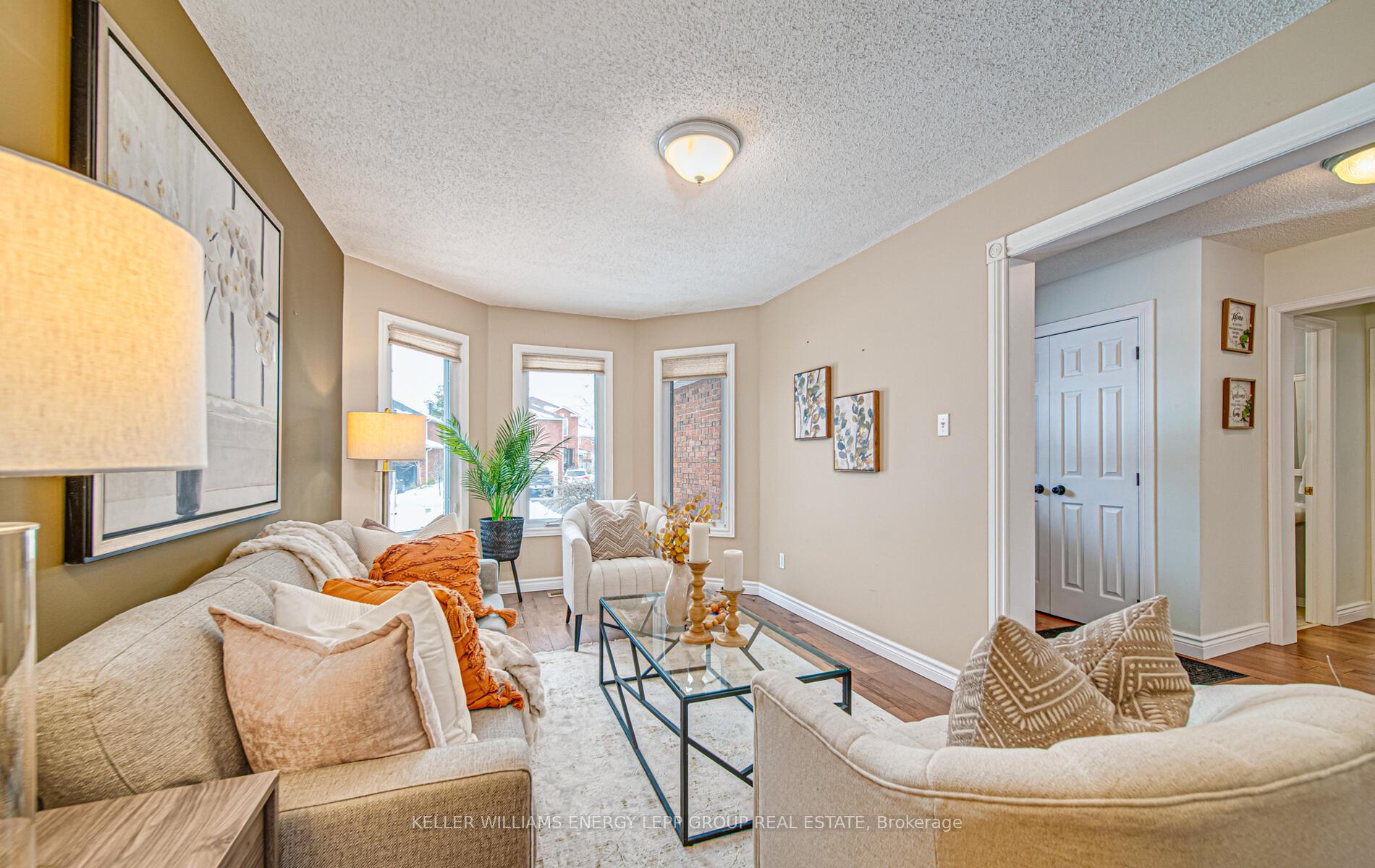 Photo 8 of 38 Fencerow Drive, Whitby, Rolling Acres — HOMEH