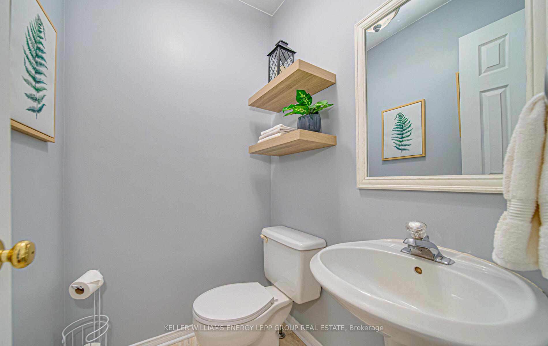 Photo 11 of 38 Fencerow Drive, Whitby, Rolling Acres — HOMEH
