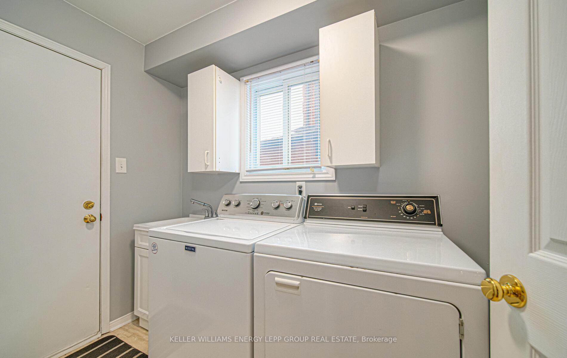 Photo 12 of 38 Fencerow Drive, Whitby, Rolling Acres — HOMEH