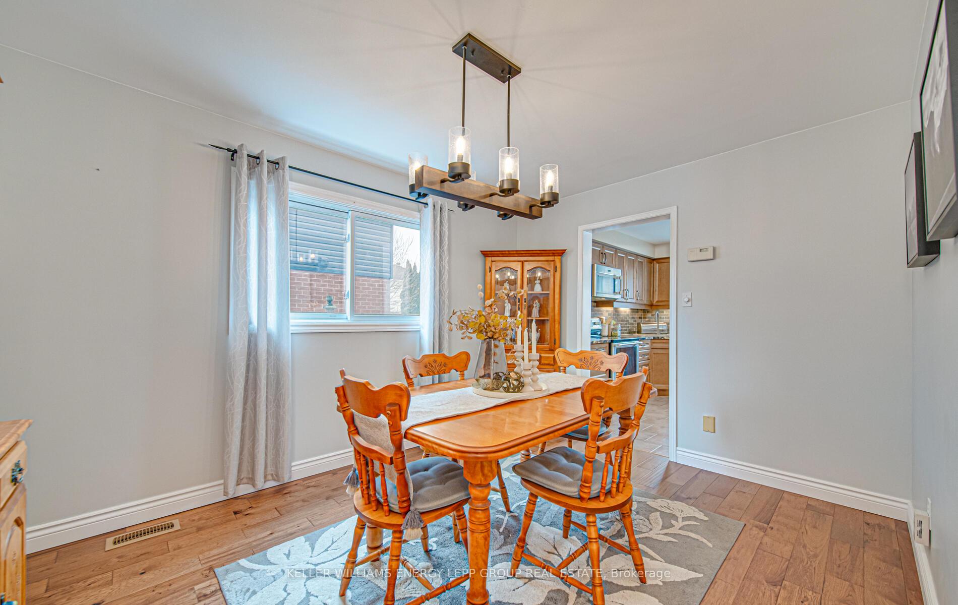 Photo 13 of 38 Fencerow Drive, Whitby, Rolling Acres — HOMEH